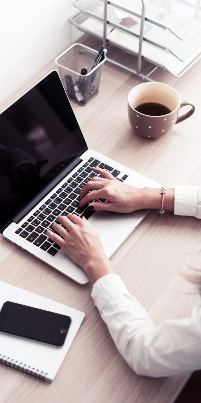 woman-working-in-modern-office_WEB